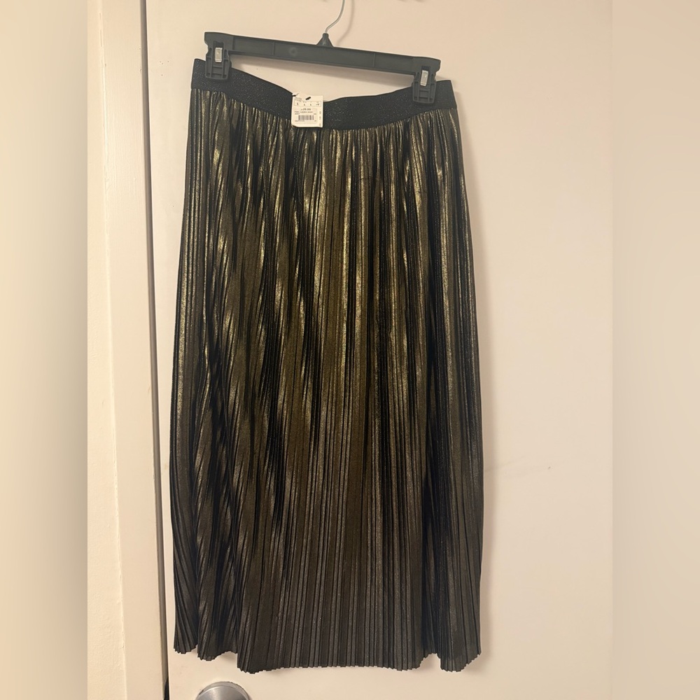 Elegant Gold Pleated Skirt